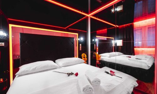 2022-Elegant mirror (2) (Velký)